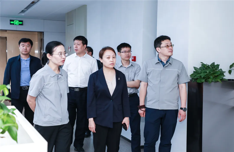 2023年5月15日，河北建材职业技术学院党委书记张明莉一行到北京集团进行校企合作交流。